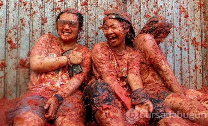İspanya'da domates savaşı 'La Tomatina' başladı