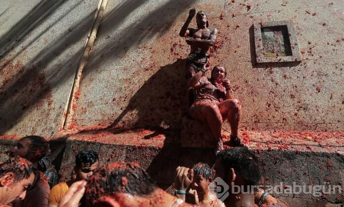 İspanya'da domates savaşı 'La Tomatina' başladı