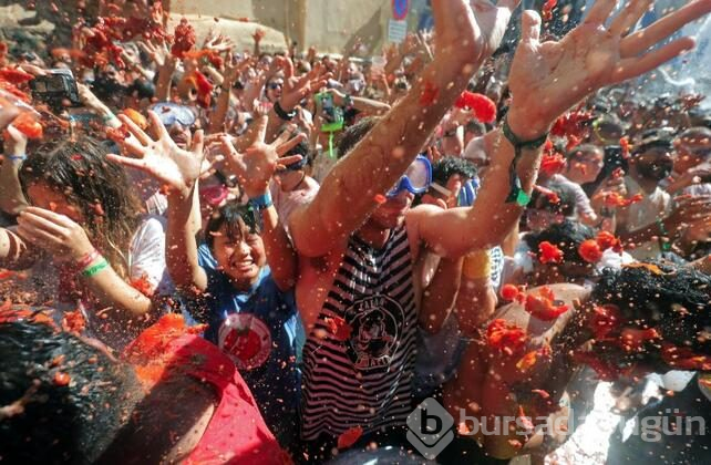 İspanya'da domates savaşı 'La Tomatina' başladı