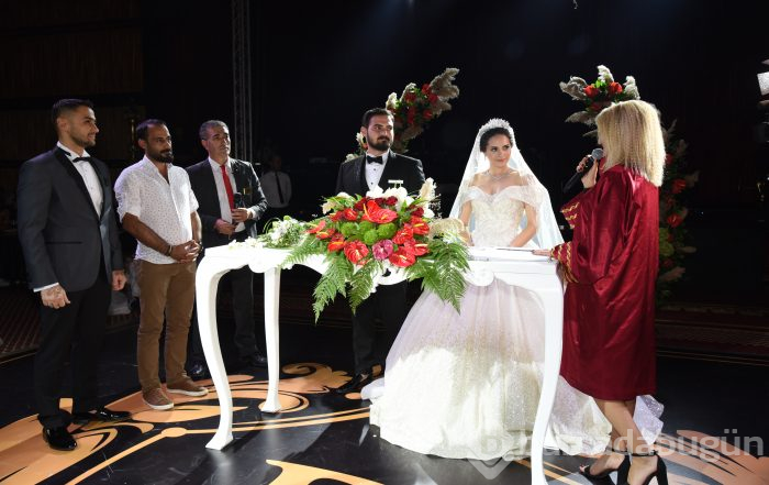 Bursa'da masal diyarı konseptli düğün  