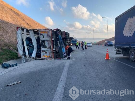 TIR ile kamyon çarpıştı!