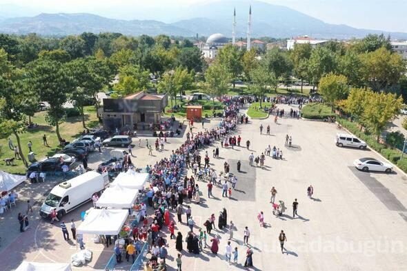 Bursa'da bedava köfte ekmeğe halk ilgi gösterdi
