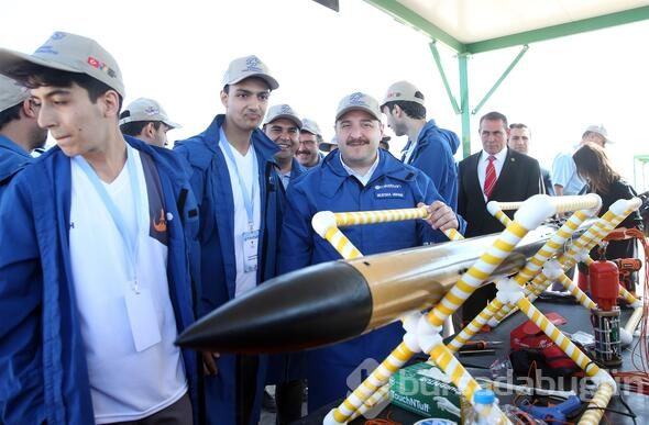 Bakan Varank, TEKNOFEST roket yarışlarını izledi
