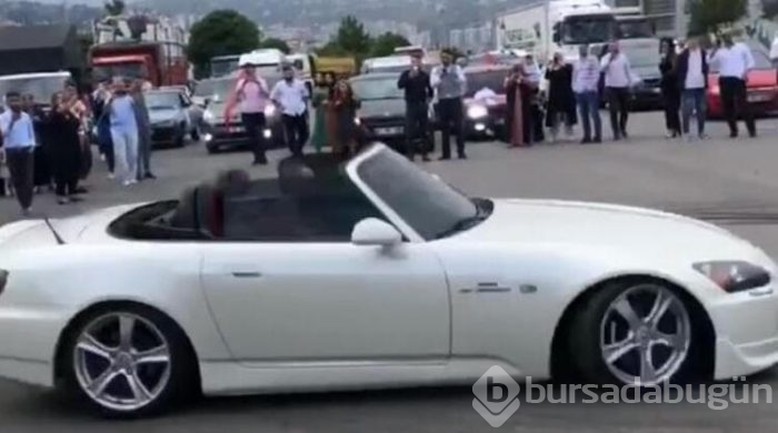 Magandalar yolu kapatıp drift yaptılar 
