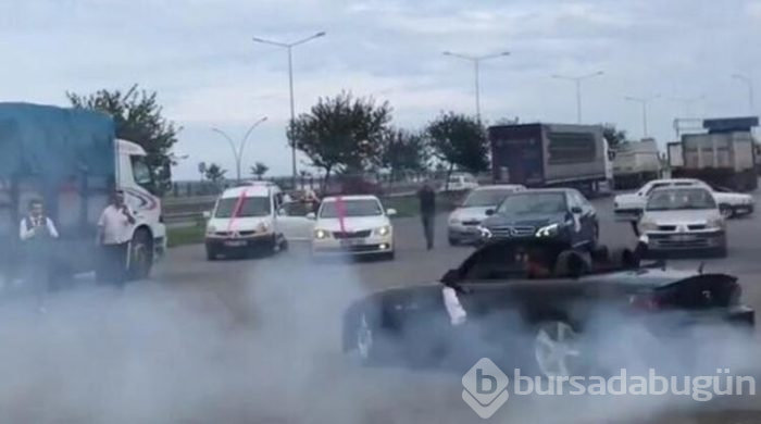 Magandalar yolu kapatıp drift yaptılar 