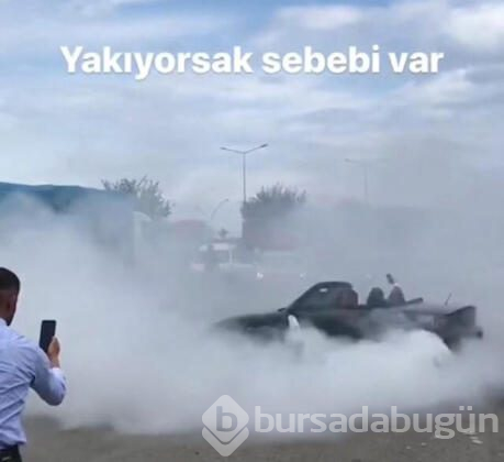 Magandalar yolu kapatıp drift yaptılar 