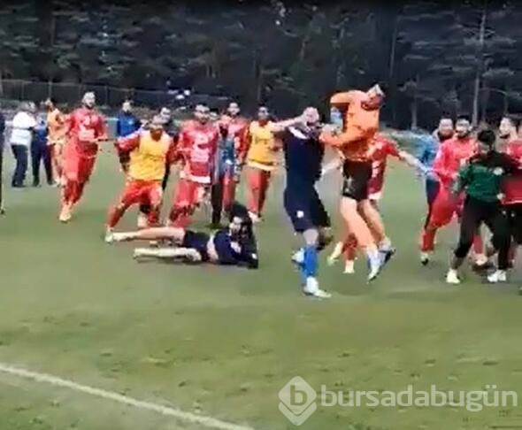 Amatör lig oyuncuları birbirine girdi