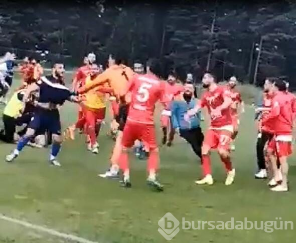 Amatör lig oyuncuları birbirine girdi