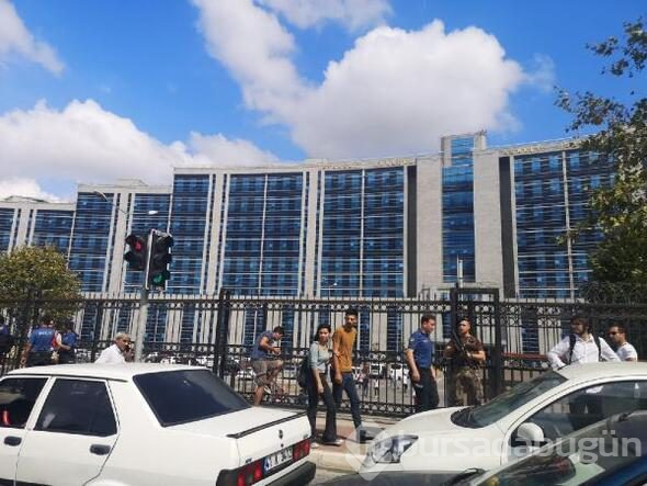 Adalet Sarayı önünde silahlı saldırı!