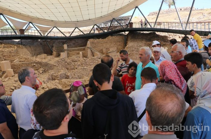 Göremedikleri Göbeklitepe'yi dinleyerek gezdiler