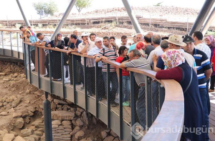 Göremedikleri Göbeklitepe'yi dinleyerek gezdiler