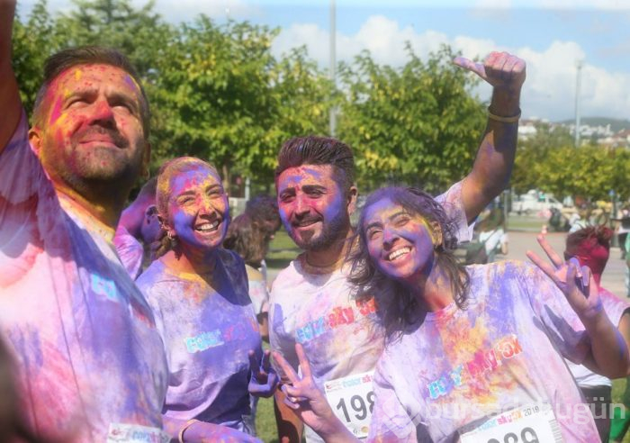 İstanbul'da 'renkli koşu' festivali