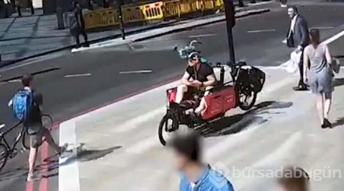 Çarpamadığı yayaya geri gelip kafa attı...