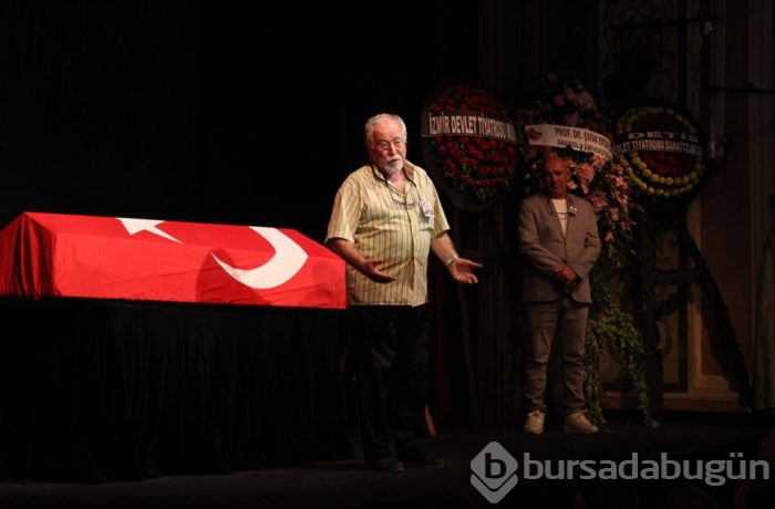 Dinçer Sümer tiyatroya başladığı sahnede uğurlandı