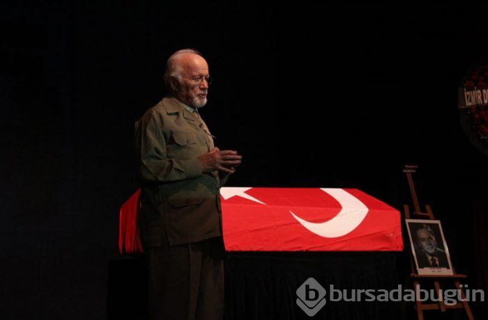 Dinçer Sümer tiyatroya başladığı sahnede uğurlandı