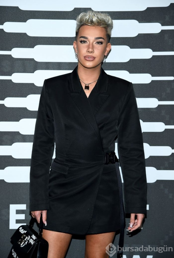 Rihanna'dan New York Moda Haftası'nda iç çamaşırı defilesi!