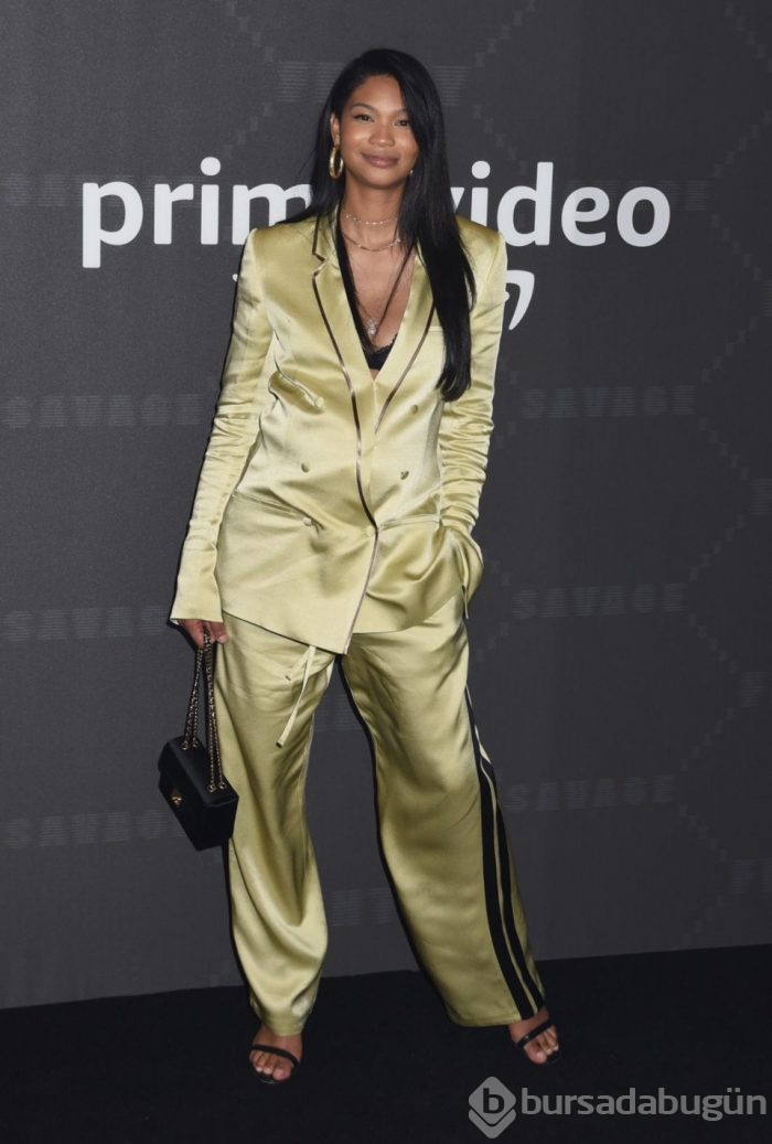 Rihanna'dan New York Moda Haftası'nda iç çamaşırı defilesi!