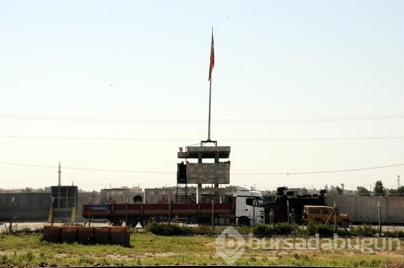 Suriye sınırına beton blok sevkiyatı