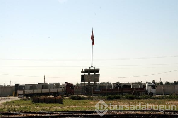 Suriye sınırına beton blok sevkiyatı