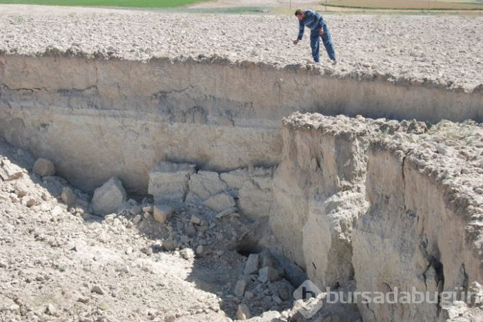 Karapınar'da 30 metre çapında obruk oluştu!