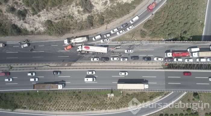 TEM'de TIR devrildi, 5 kilometrelik kuyruk oluştu