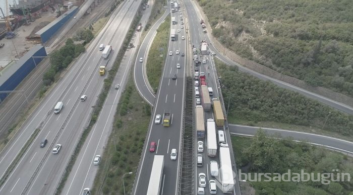 TEM'de TIR devrildi, 5 kilometrelik kuyruk oluştu