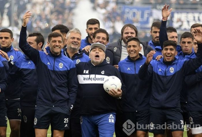 Maradona'ın ilk idmanına 10 binler akın etti!