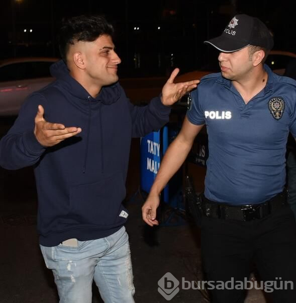 Reynmen gazetecilere önce saldırdı! Sonra güldü!