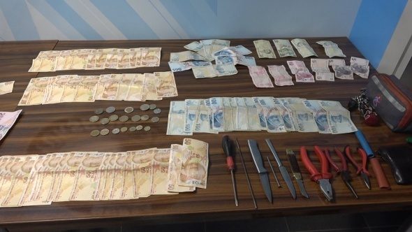 Dilencinin üzerinden çıkan para zabıta ekiplerini şaşkına çevirdi!