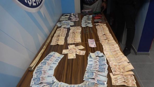 Dilencinin üzerinden çıkan para zabıta ekiplerini şaşkına çevirdi!