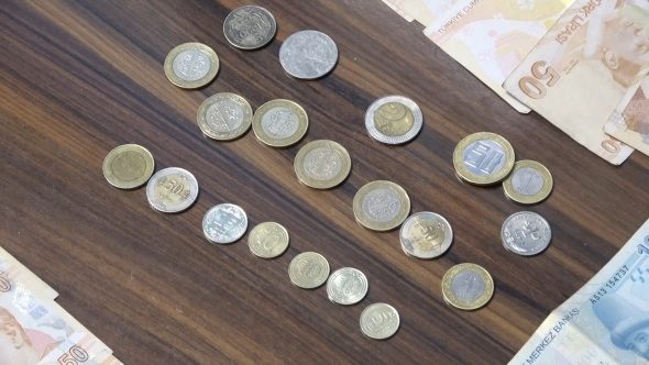 Dilencinin üzerinden çıkan para zabıta ekiplerini şaşkına çevirdi!