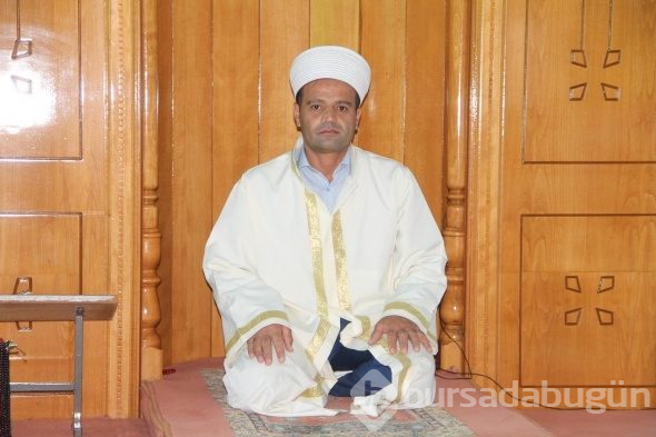 Gündüz imam, akşam hakem