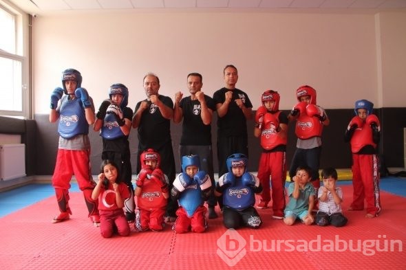 Gündüz imam, akşam hakem