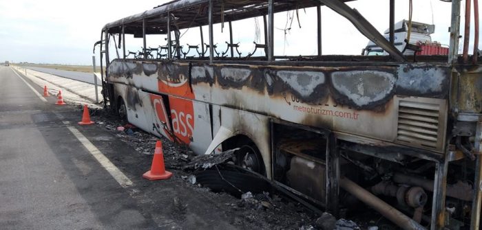 Aksaray'da yolcu otobüsü yandı
