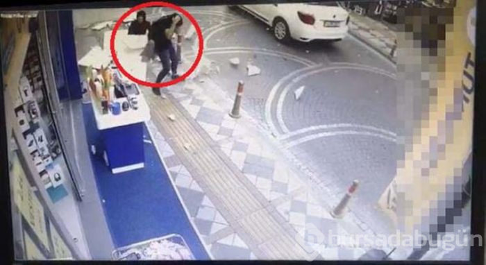 Yolda yürürken başlarına dış cephe kaplaması düştü!