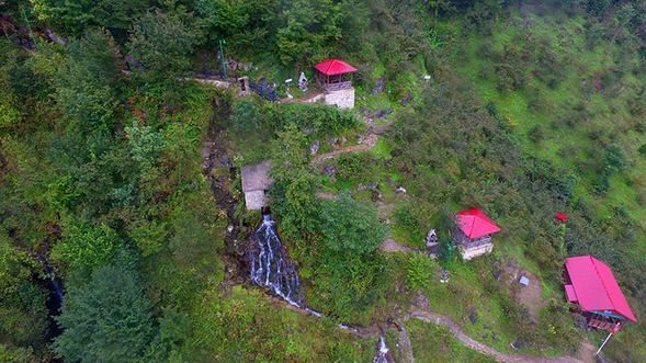 Doğa harikası 'Yedi Değirmenler' turistlerin akınına uğruyor!