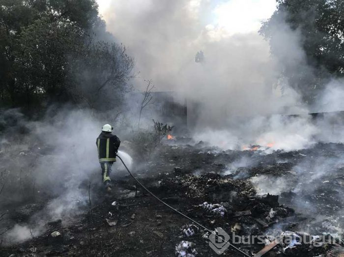 Bursa'da yedi emin deposunda büyük yangın