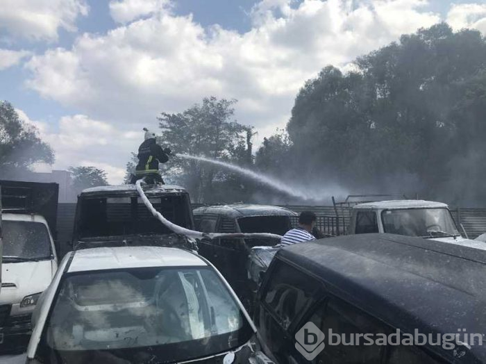 Bursa'da yedi emin deposunda büyük yangın