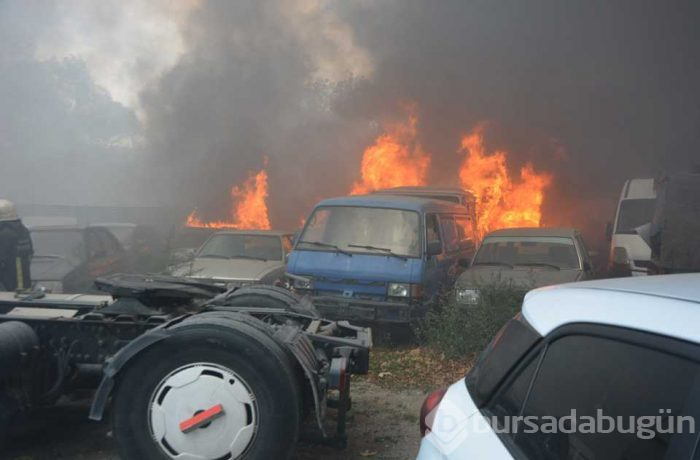 Bursa'da yedi emin deposunda büyük yangın