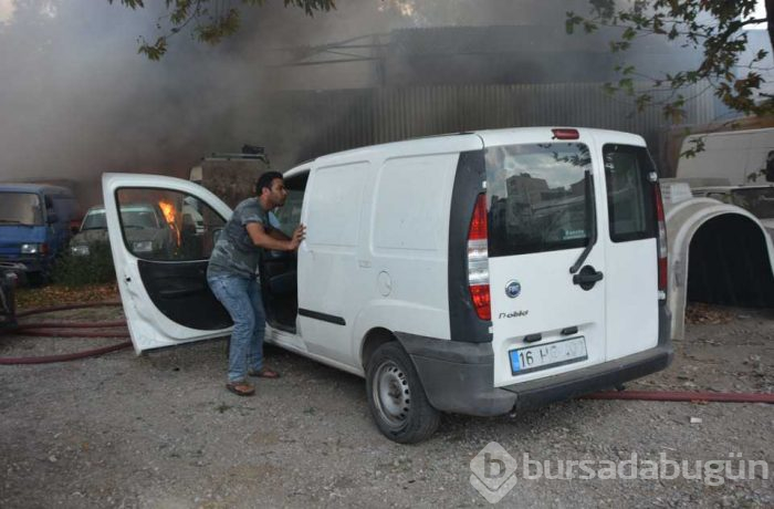Bursa'da yedi emin deposunda büyük yangın