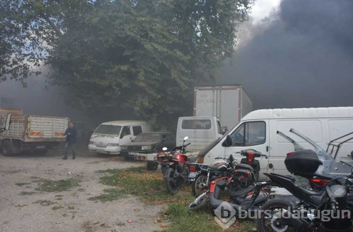 Bursa'da yedi emin deposunda büyük yangın