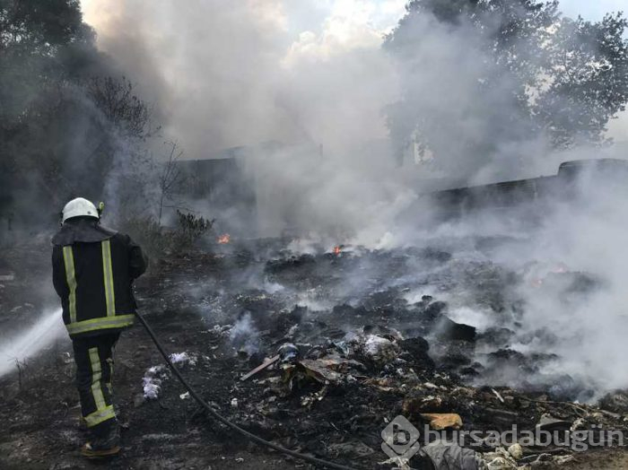 Bursa'da yedi emin deposunda büyük yangın