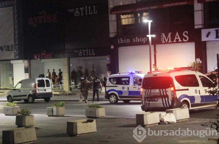 Lüks araç ile geldiler, AVM'ye ateş açtılar