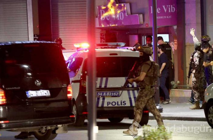 Lüks araç ile geldiler, AVM'ye ateş açtılar