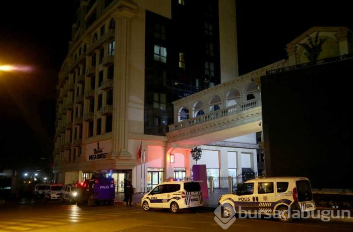 Lüks araç ile geldiler, AVM'ye ateş açtılar