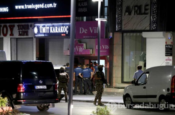 Lüks araç ile geldiler, AVM'ye ateş açtılar