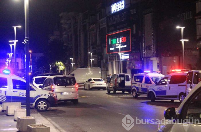 Lüks araç ile geldiler, AVM'ye ateş açtılar