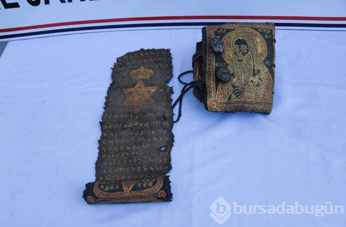 Diyarbakır'da 800 yıllık İncil ve İbranice işlenmiş ferman ele geçirildi