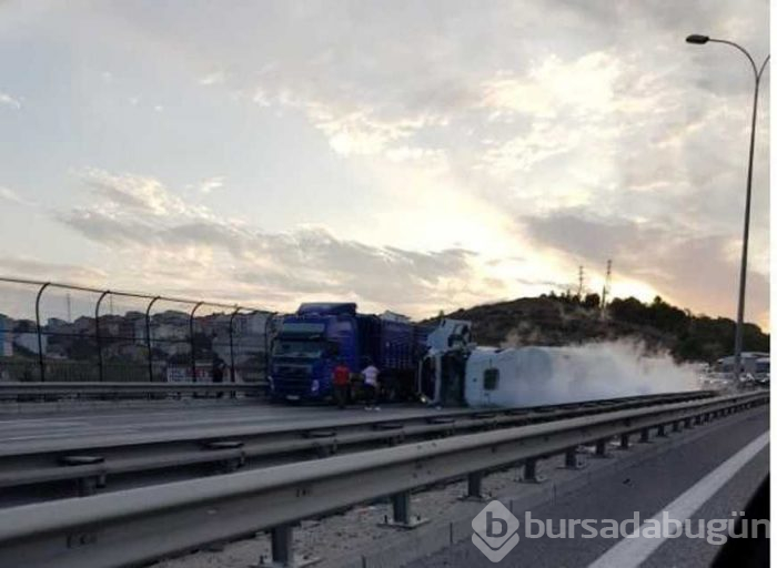 TEM'de gaz tankeri devrildi, tüm şeritler trafiğe kapatıldı