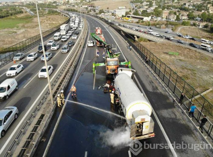 TEM'de gaz tankeri devrildi, tüm şeritler trafiğe kapatıldı